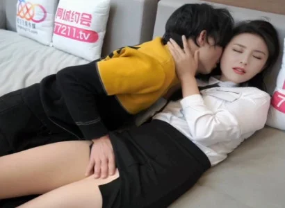 Cô gái làm thư ký bí mật phục vụ sếp vì tiền