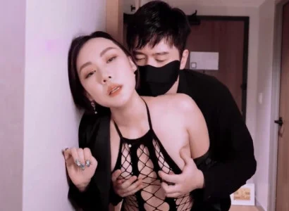 Ả vợ bán mình cho sếp để trả nợ cho chồng