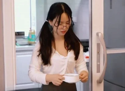 Bạn học bị cha dượng hành hạ