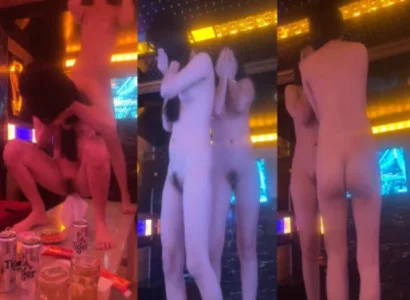 Cô nàng thực hiện vũ khúc thoát y loạn tiết trong quán karaoke
